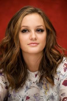   (Leighton Meester)