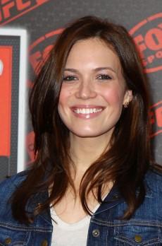   (Mandy Moore)