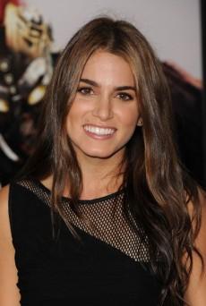   (Nikki Reed)