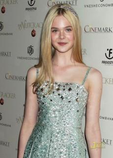   (Elle Fanning)