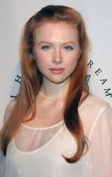   (Molly Quinn)