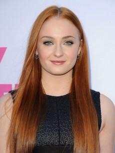  Ҹ (Sophie Turner)