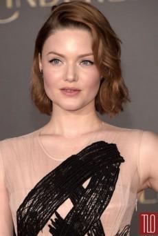   (Holliday Grainger)