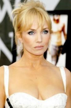    (Rebecca De Mornay)