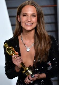   (Alicia Vikander)